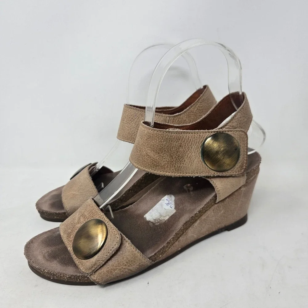 Taos Tan Leather Wedge Sandals Button‎ Accent Comfort Cork Footbed Womens 37